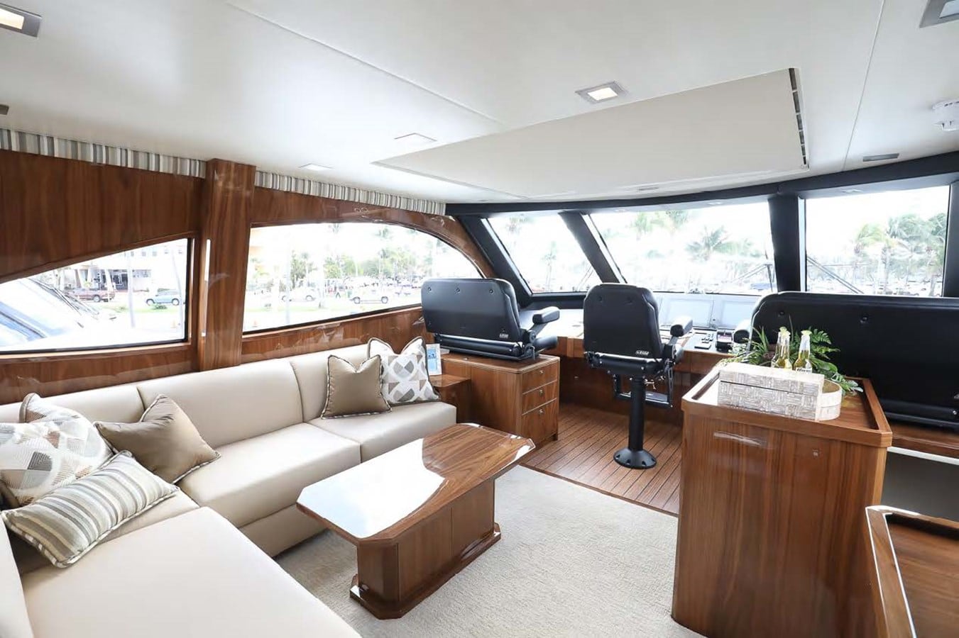 2018 Viking 75 Motor yacht interior