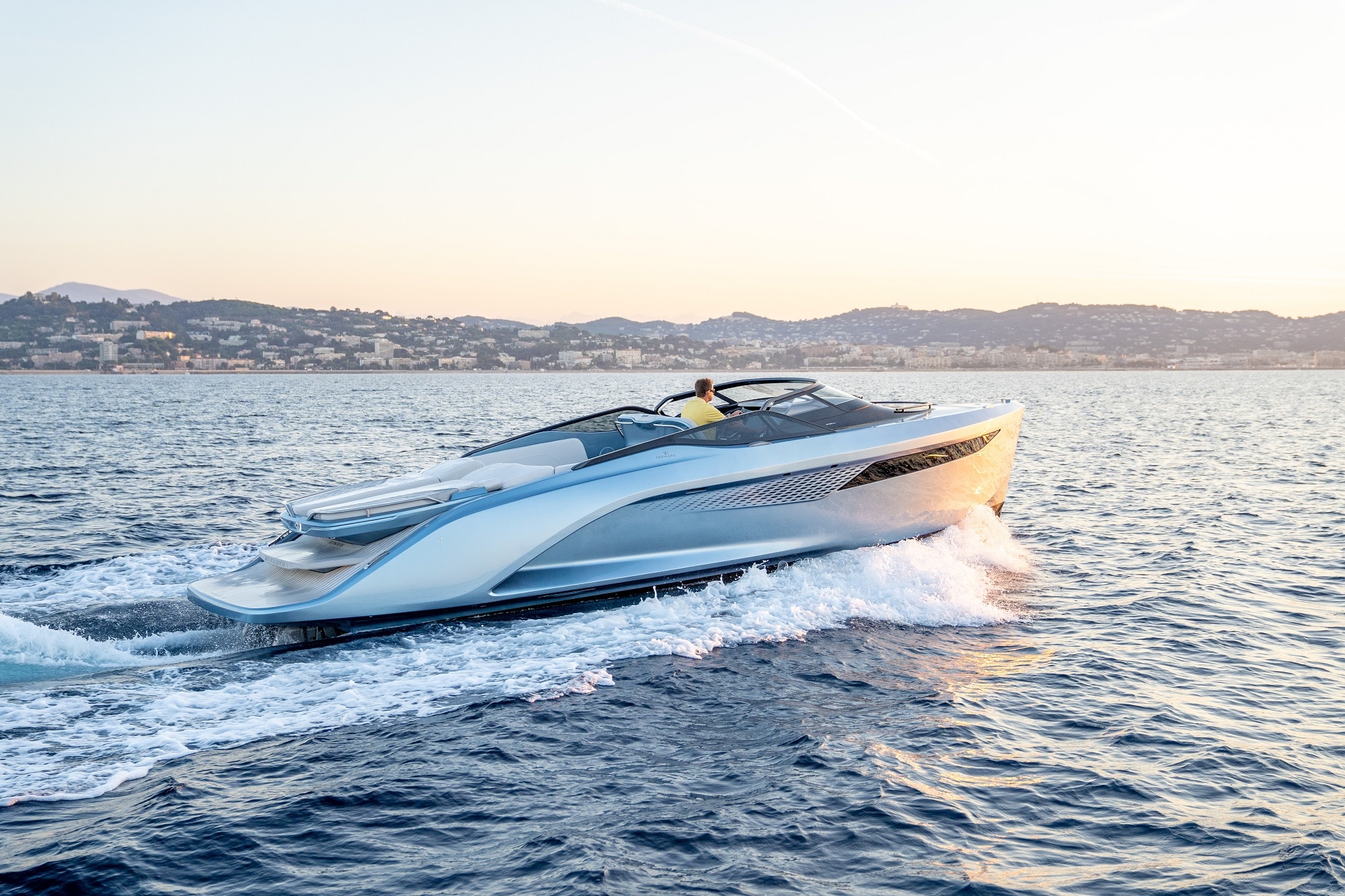boating: Princess Yachts R35