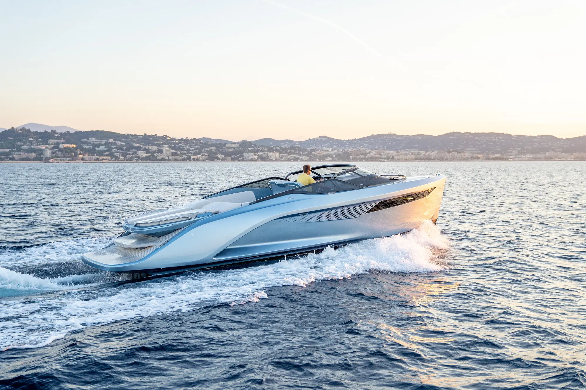 boating: Princess Yachts R35