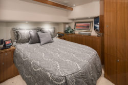 Viking Yachts 44 C stateroom