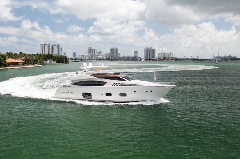 2014 Ferretti Yachts F800 LIVING LIFE 3