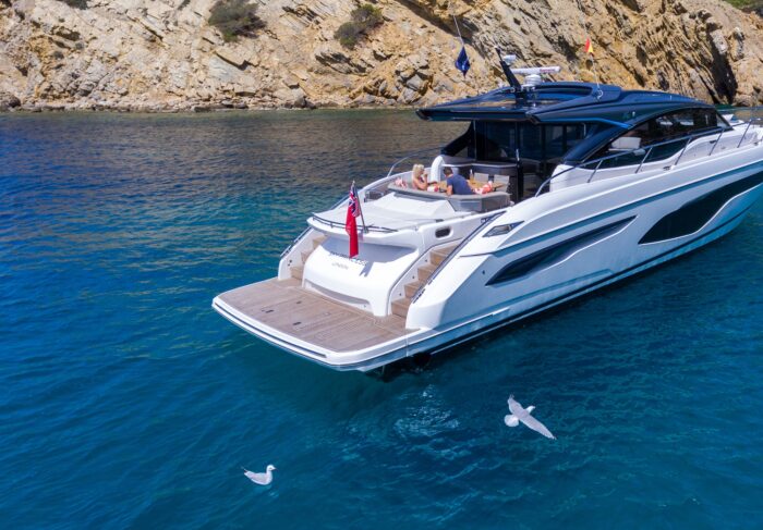 yacht lifestyle V65 Princess Yacht 