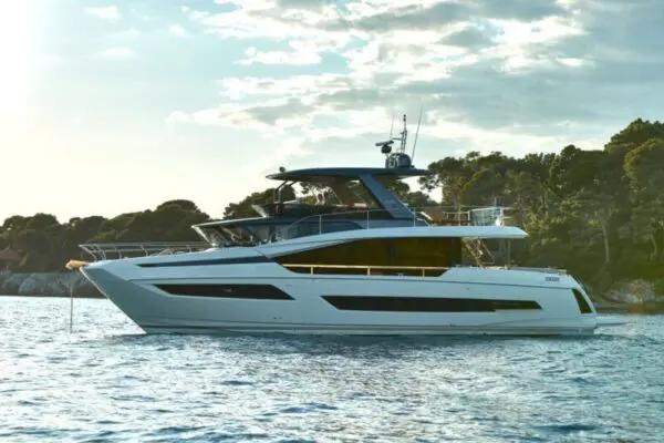 Prestige Yachts X70